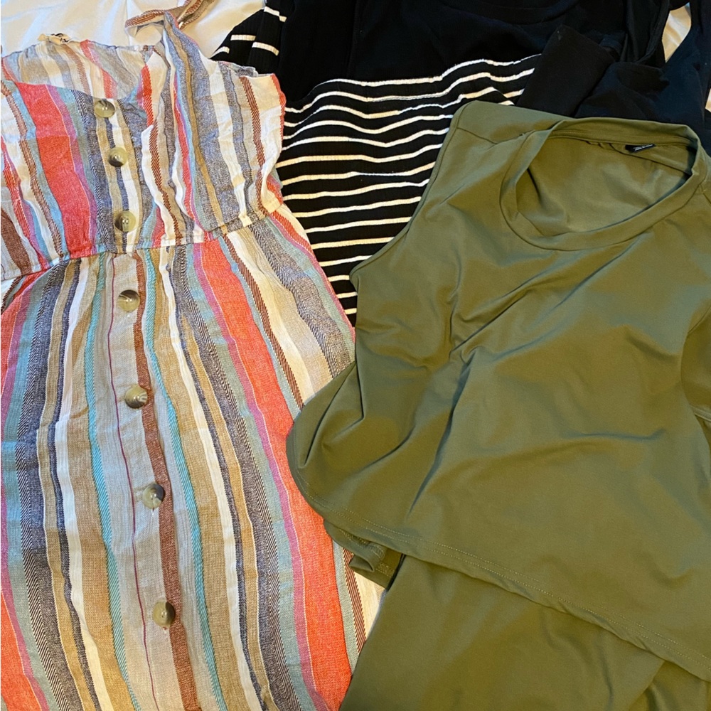 Bundle of maternity dresses fit like a large/xl
